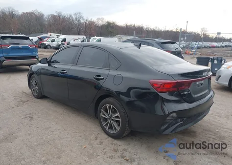 2023 Kia Forte Lxs z USA, uszkodzony, nr VIN 3KPF24AD7PE541609